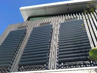 Bayside Privacy Screens - Clear View Louvre Blade Screen 