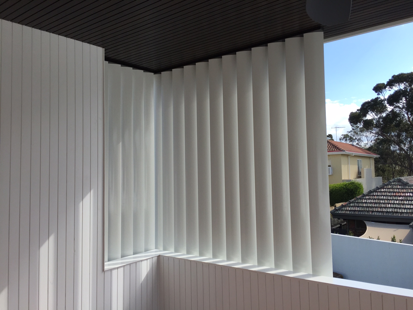 Vertical Louvre Blade Screens