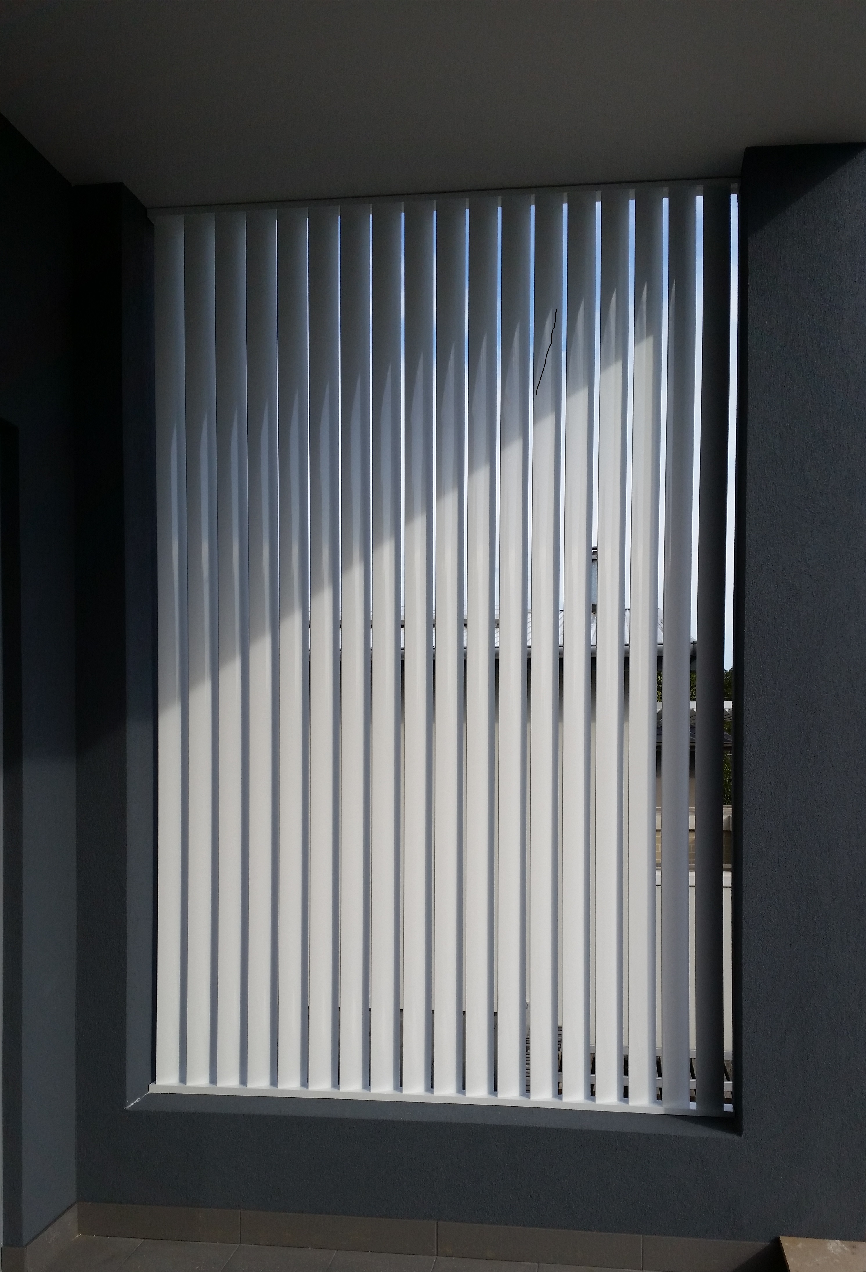 Vertical Louvre Blade Screens