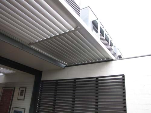 Bayside Privacy Screens manufacture Louvre Blade Sunscreens to custom fit your home