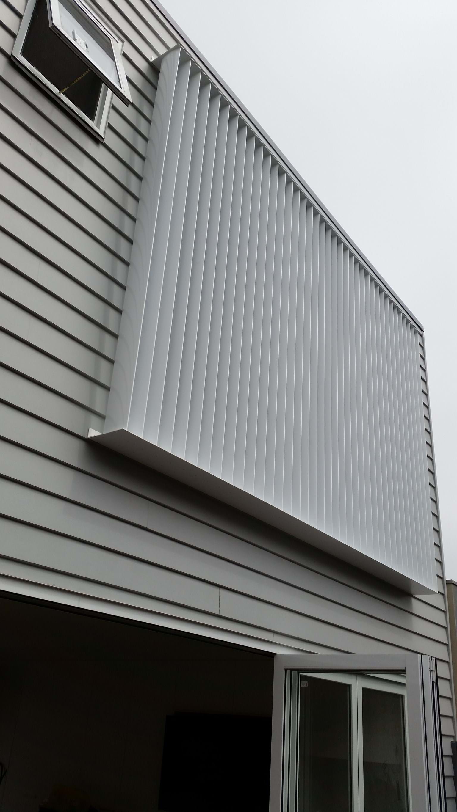 Vertical Louvre Blade Screens