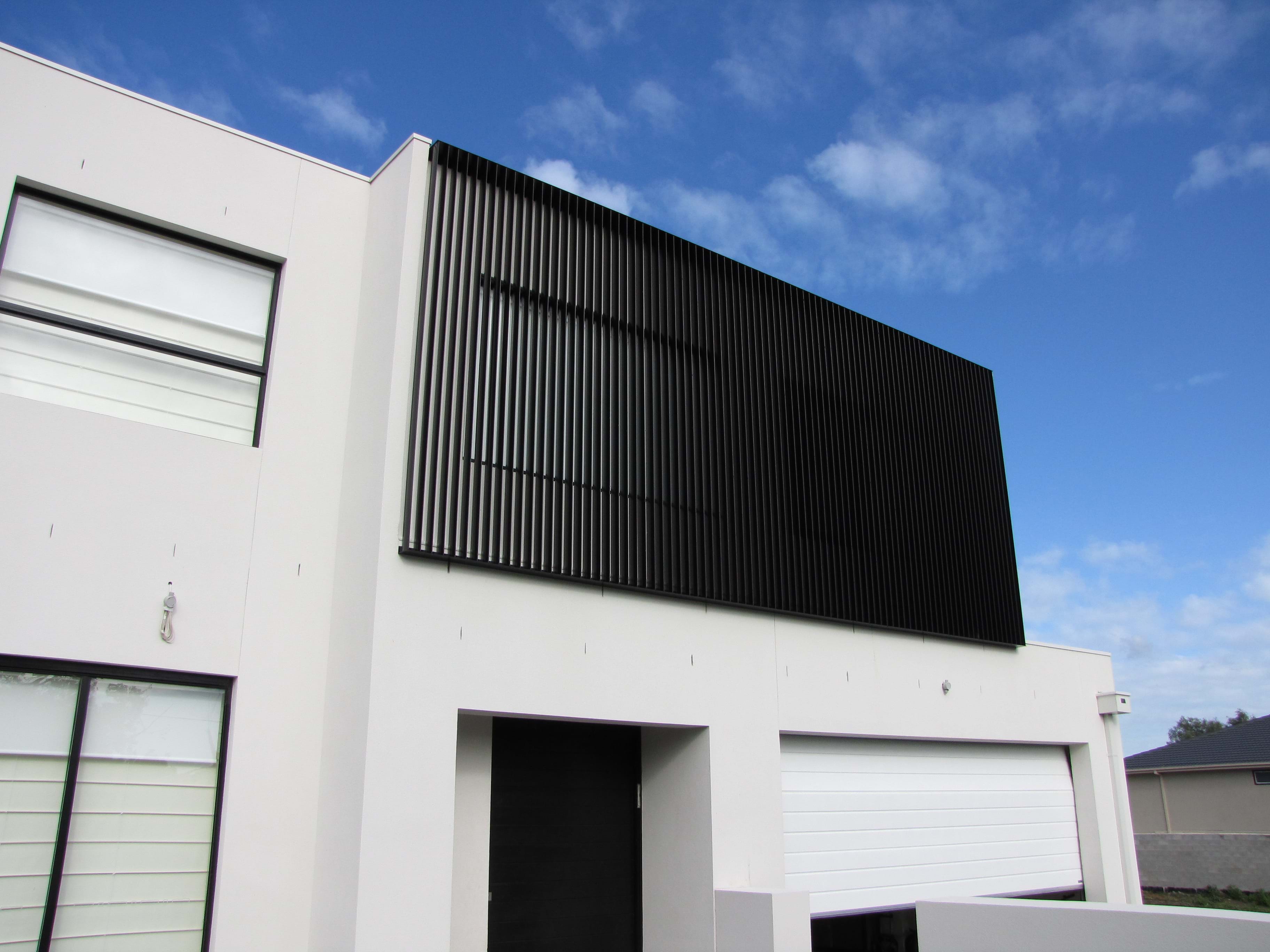 Bayside Privacy Screens experts in Louvre Blade Feature Screening 