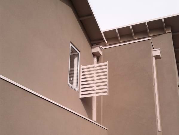 Perpendicular Cantilever Louvre Blade Screens are ideally mounted to an existing wall 