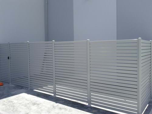 A Baton Style Balcony Screen from Bayside Privacy Screens provides a clean look